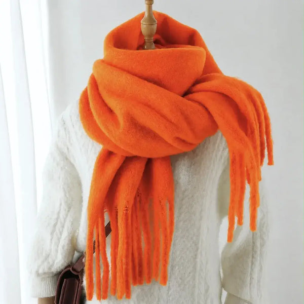 Solid scarf with large fringe: Orange