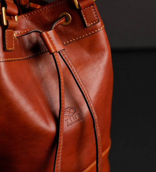 Leather Bucket Bag in Brown for Women - Light In August