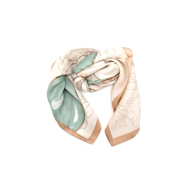 Printed square scarf – Natural Elegance