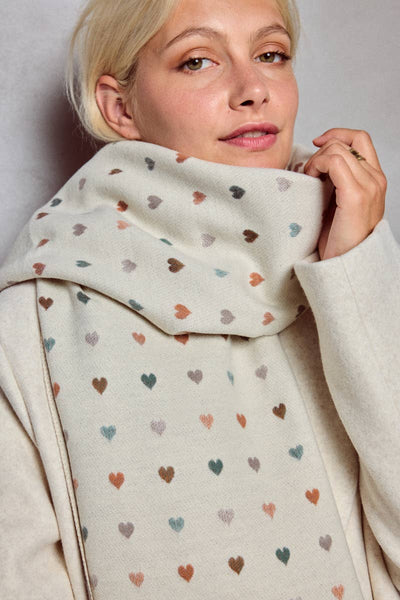 Wool scarf with heart pattern in Cream & Taupe reverse