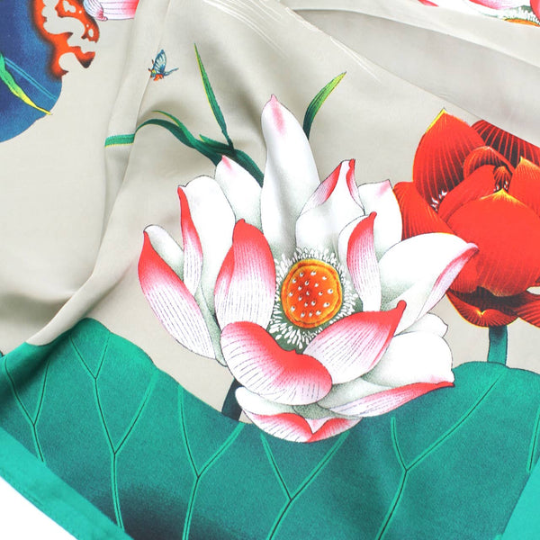 Printed square scarf – Contrasting Lotus