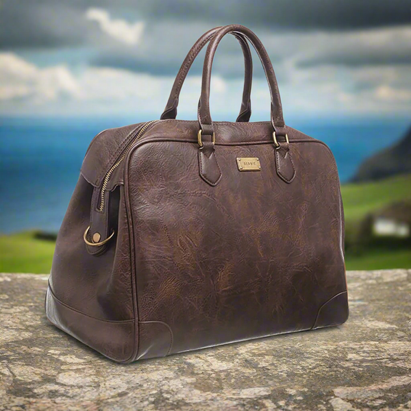 Weekend bag in Mocha by Bessie