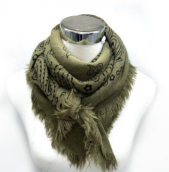 Square wool scarf with paisley pattern in Green