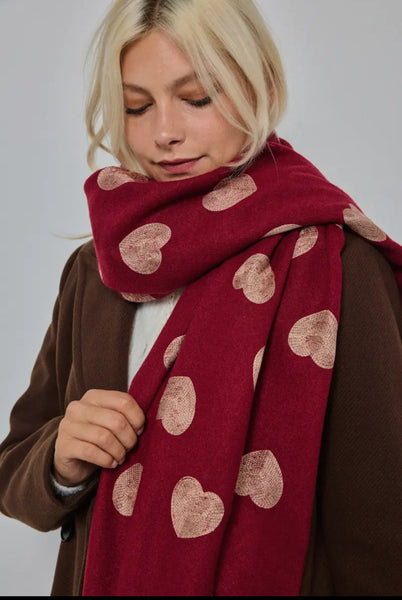 Wool scarf with heart pattern in Cream or Red