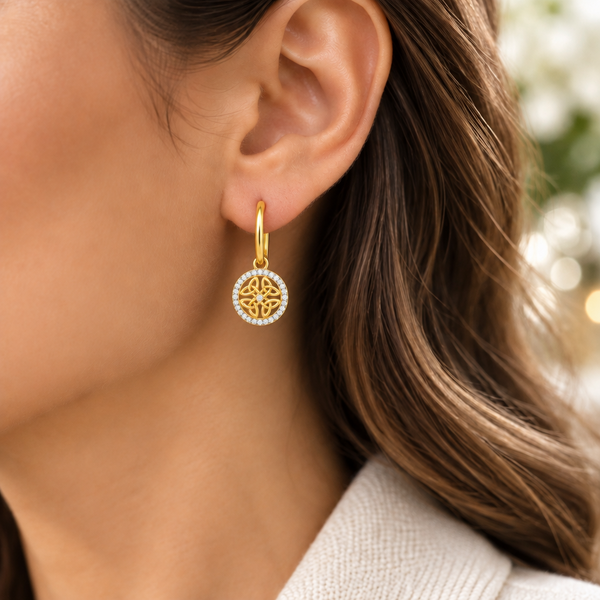 Séala Trinity Knot French Clip Earring in Gold