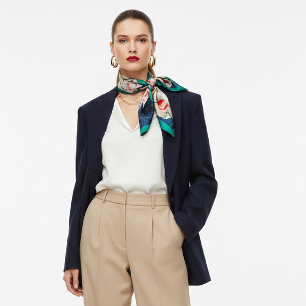 Printed square scarf – Contrasting Lotus