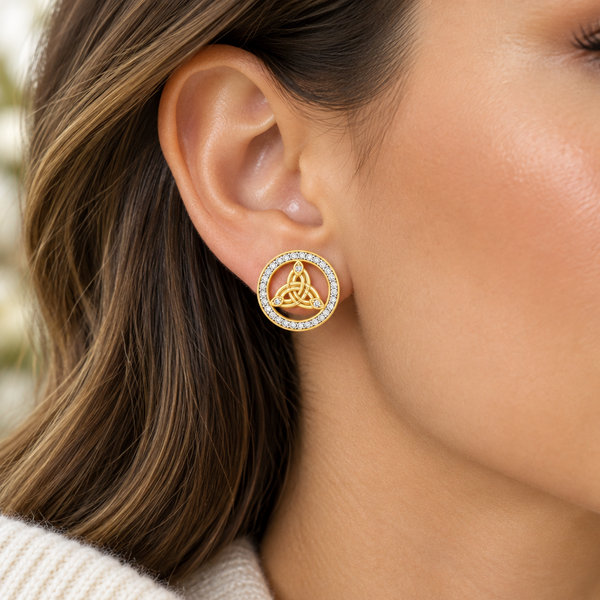 Séola CircelTrinity Knot Stud Earring in in Gold
