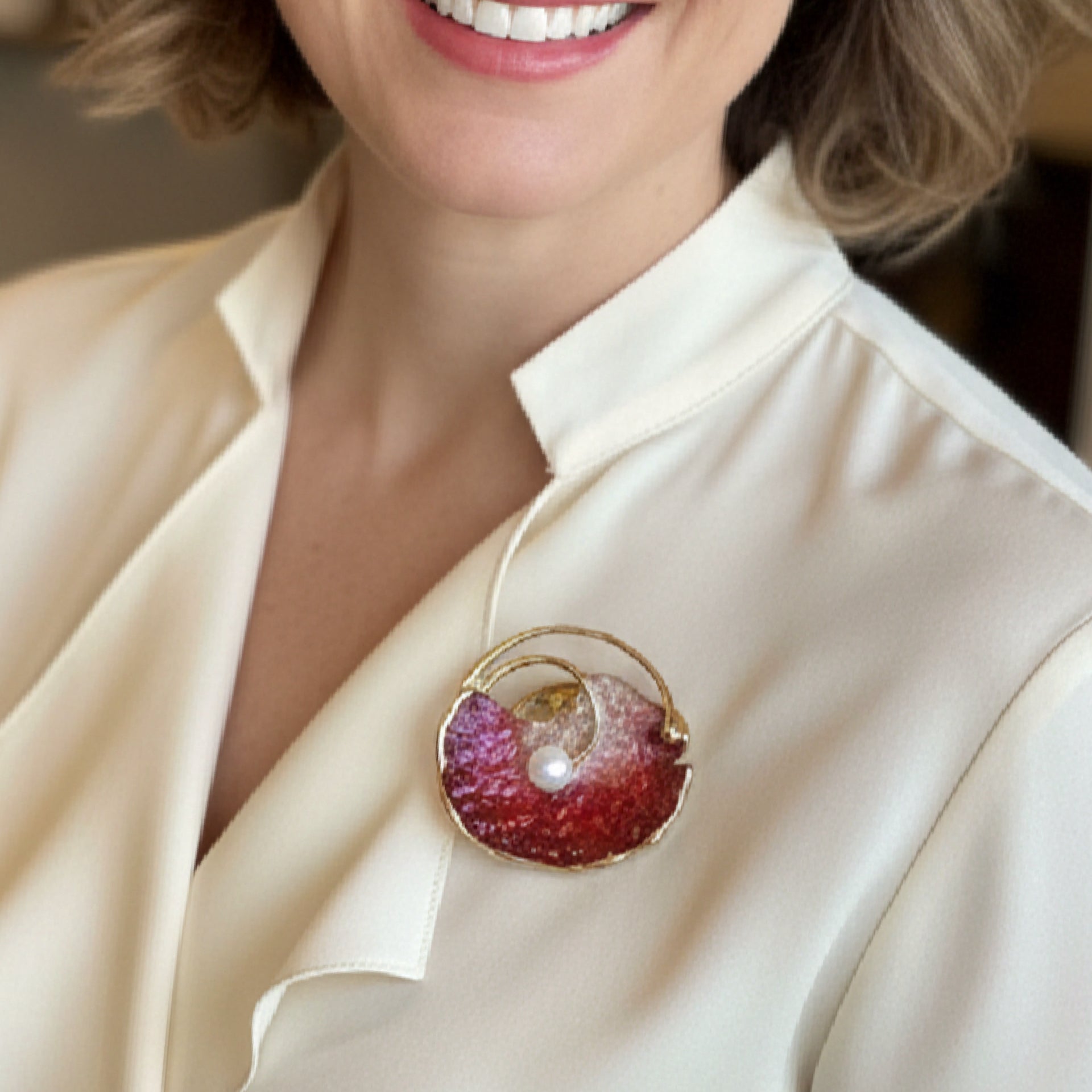 Pearl Oyster Magnetic Brooch in Cerise pinks