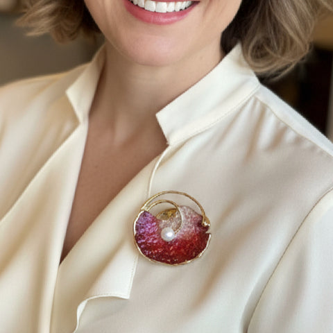 Pearl Oyster Magnetic Brooch in Cerise pinks