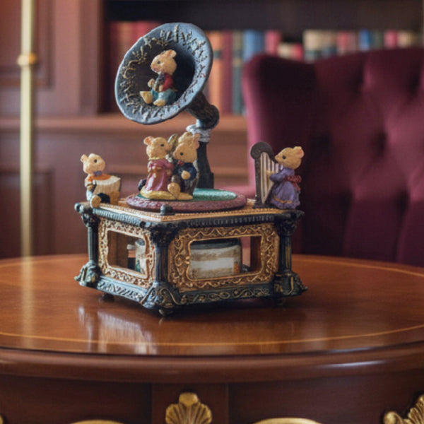 Music box Gramaphone with Mouse Family