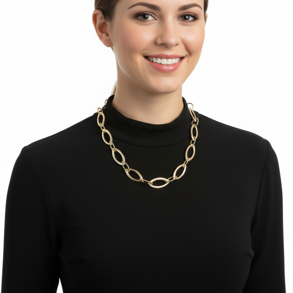 The Cait Chunky Linked Silver Neckpiece by Estela