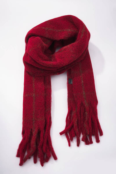 Checked wool scarf in Black or Red