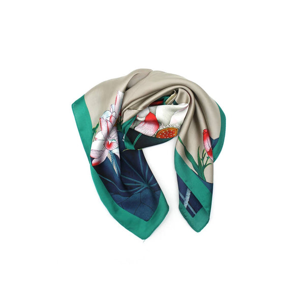 Printed square scarf – Contrasting Lotus