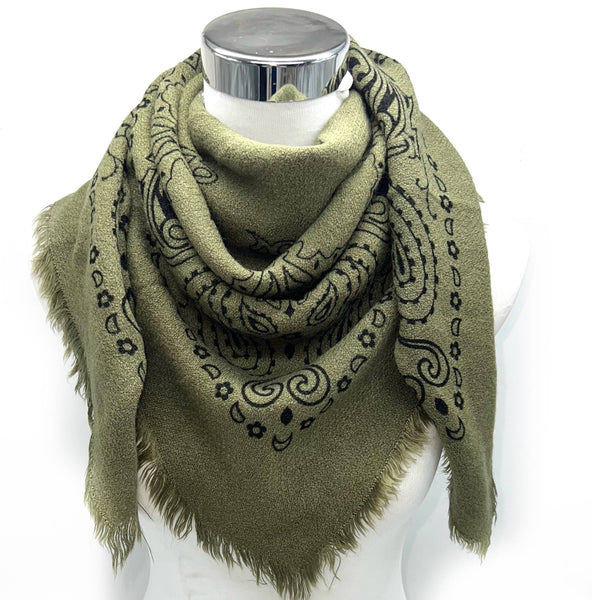 Square wool scarf with paisley pattern in Green