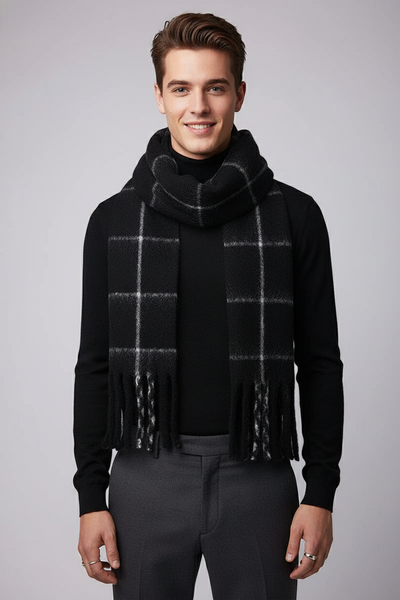 Checked wool scarf in Black or Red